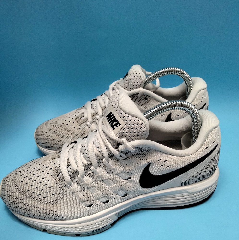 Nike Air Zoom Gray/White Womens US Size 7 EUR 38 818100-002 Running Shoe.